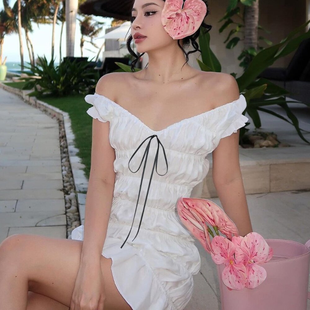 Pure V-neck off-the-shoulder design sense of elastic pleated step skirt